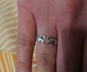 Dámský stříbrný otevřený prsten prstýnek srdíčko ruce 925