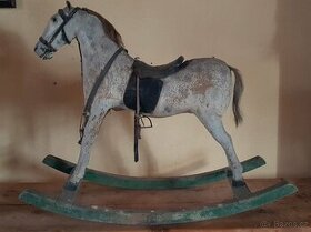 Starý velký houpačí kůň - retro hračka pro děti - 1