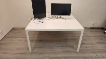 Kancelářský stul Bekant Ikea 140x140 cm