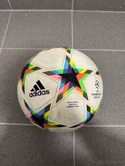 Fotbalový míč Adidas UEFA