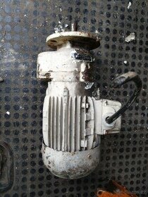 Elektro motor s převodovkou