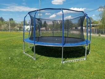 Trampolína