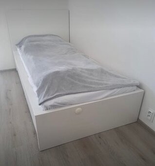 IKEA Malm 90x200 cm – postel + rošt + matrace – TOP stav