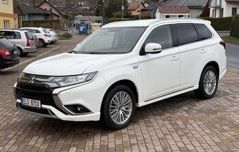 MITSUBISHI OUTLANDER 2.4 PHEV 165kW 4x4-2020-76.749KM-