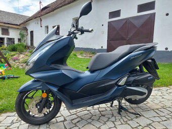 HONDA PCX 125 2023 ČR, najeto 4200km