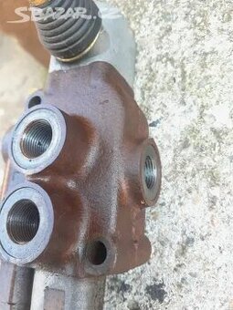 Prodám hydraulický rozvaděč k .malotraktorům viz fota - 1