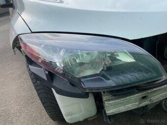 Predni prave svetlo megane 3