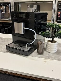 Kávovar Miele CM5300
