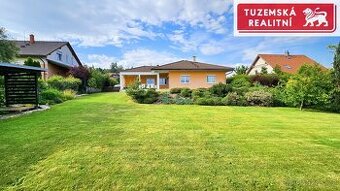 Zánovní bungalov 5+kk s garáží, se zahradou a velkou krytou - 1