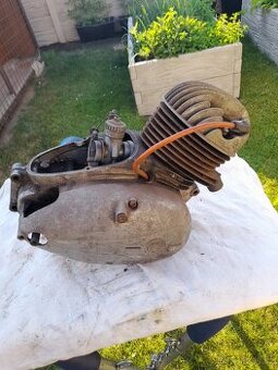 motor CZ 150