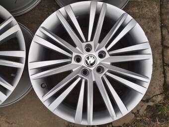 Prodám originální sadu disků Škoda Superb III 19"