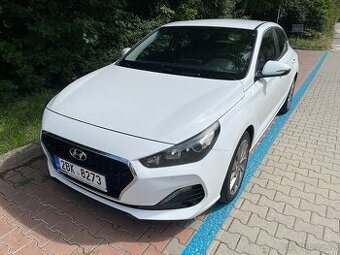 i30 fastback, STYLE + NAV, servisní knížka, 1. majitel