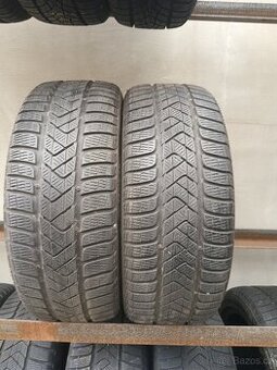 2xzimní pneu 225/40/19.Pirelli.