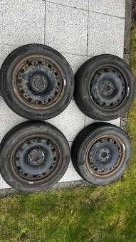 Pneu 185/60 R15 s plechovými disky