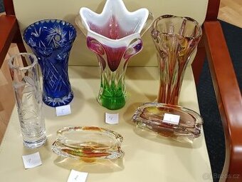 Retro vázy, popelníky.