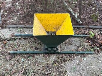 Ruční drtič na ovoce