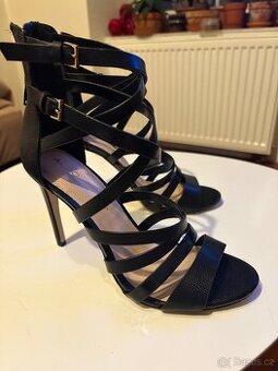 Prodej černých dámských sandálků na jehlovém podpatku, vel.