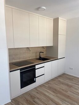 Pronájem moderního bytu 1+kk s prostorným balkonem – Litomyš