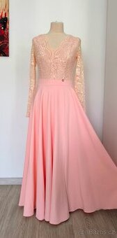 Meruňkové šaty s. Moriss