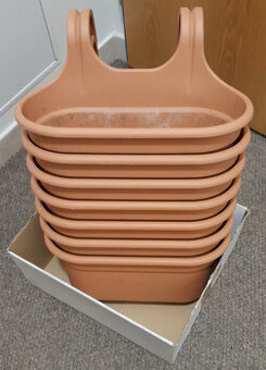 Závěsné truhlíky