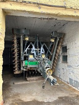 TAŽENÝ SBĚRAČ KAMENE KIWI-PEKKA 5