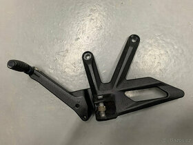 KTM Super Duke 1290 R, 2020+ Držák stupačky L a řadička