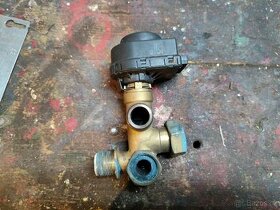 Třícestný ventil + servo