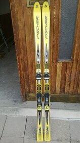 2x lyže, Fischer a Lamberto