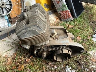 Polomotor různě kompletní Jawa 350/362 Californian