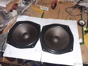 Tesla arn 5604, středobasové repro