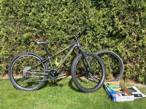 Orbea MX 24 s počítačem a příslušenstvím