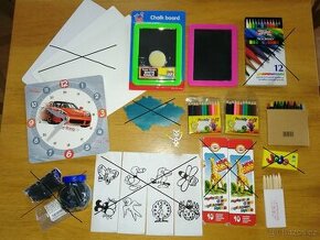 Mix školních potřeb - podložka, pastelky, křídy, modelína