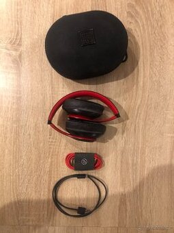 Sluchátka přes uši Beats Studio3 Wireless - černo-červená