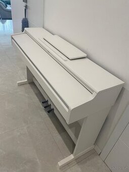 Piano YAMAHA