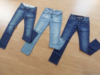 Dámské rifle 28/34 Levis,Mavi