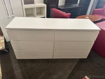 Hezká bílá dlouhá 6 šuplíková komoda IKEA MALM