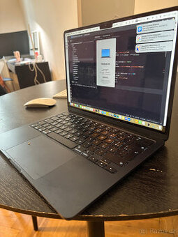 MacBook Air 13” (M2, 2022, 8GB RAM, 256GB SSD) – výborný sta