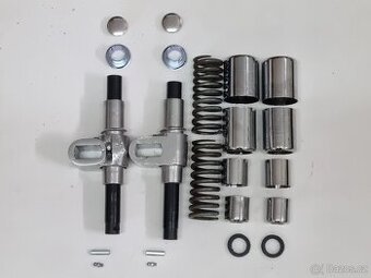 ČZ 125/150 C - originál zadní kluzáky po GO.