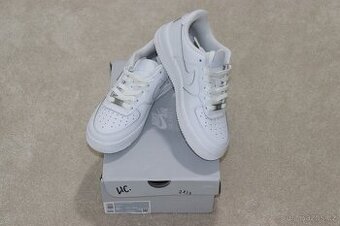 Bílé NIKE AIR FORCE 1 vel. 38,5