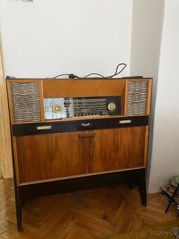 Starožitné rádio s gramofonem Tesla Copélia