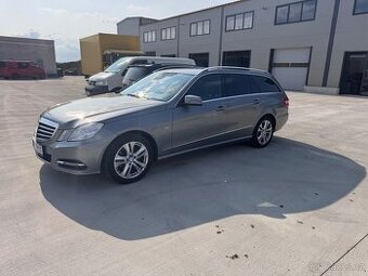 Mercedes- Benz E200