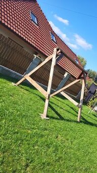 konstrukce na houpačku včetně houpačky
