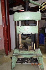 LVS  100  ruční  lis vřetenový