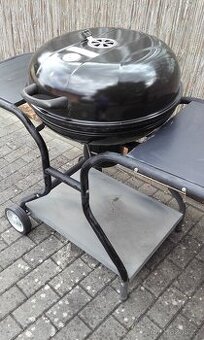 Gril na dřevěné uhlí