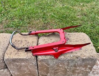 ČZ 125 175 250 sport - podsedlový rámeček