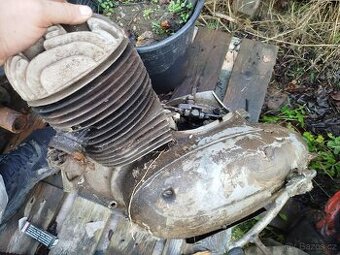 Motor jawa 250 kývačka
