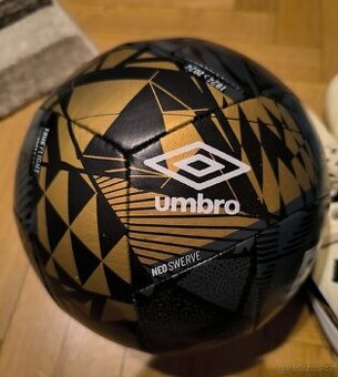Fotbalový míč Umbro – velikost 5