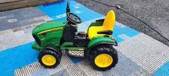 Elektrický traktor john deere