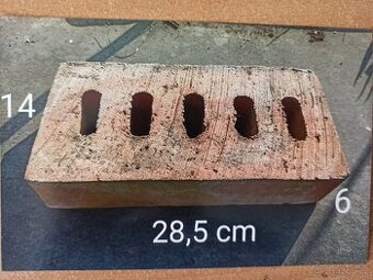 Cihly (děrovaná lícová cihla)