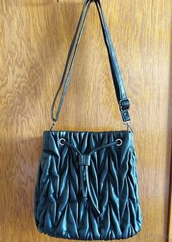 Černá kabelka BUCKET BAG